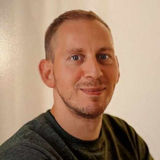 Steuerfachangestellter Adrian Wienekamp